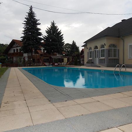 Hotel Family Balatonföldvár Exterior foto